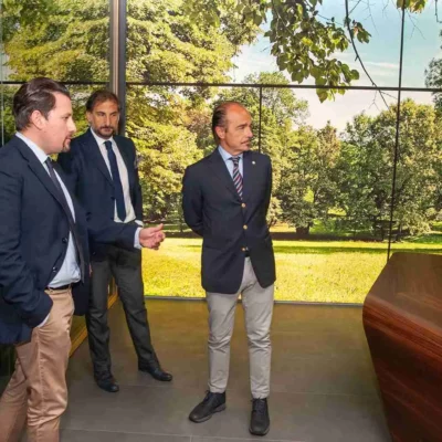 Visita ufficiale per il Sottosegretario Sen. Alessio Butti che è stato accolto nell’headquarter dell’azienda Giussani Group, di proprietà di CRT Group